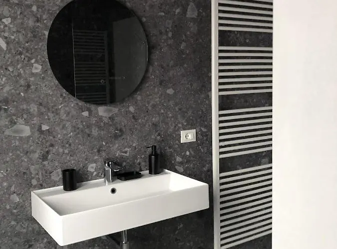 Whiterooms בית הארחה צ'זנה